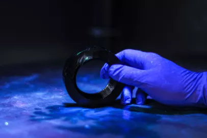 With a stationary facility for dye penetration testing, we can visually determine irregularities and cracks on parts. Using a fluorescent dye, it is possible to make  pores and cracks visible in the UV light. N