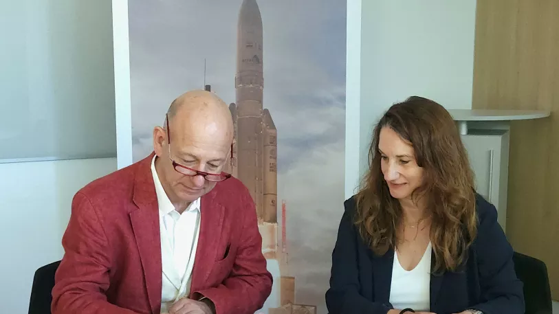 Christophe Bruneau (CEO ArianeGroup) and Barbara Frei-Spreiter (CEO Beyond Gravity) signed the contract today, 8 July, in France.