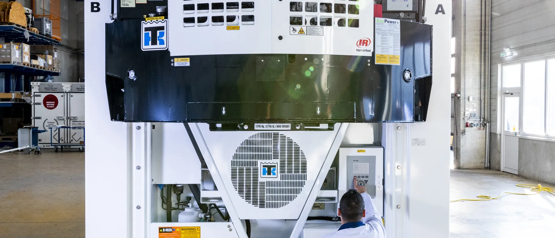 Spacecraft container used for the safe transport of satellites and probes