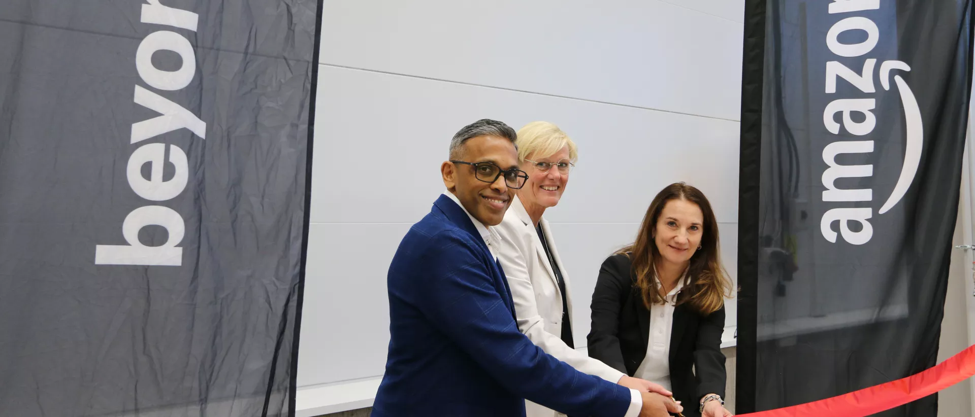 Ceremonial ribbon-cutting at the new hall in Linköping: Sam Dabare, Head of Supply Chain & Vice President, Amazon Leo Manufacturing, with Barbara Frei-Spreiter, CEO Beyond Gravity, and Ulrika Unell, Vice President Separation Systems at Beyond Gravity. © Beyond Gravity, Henrik Wielander