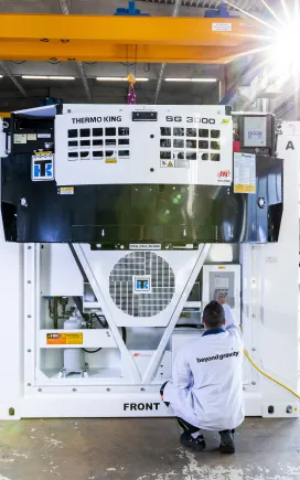 Spacecraft container used for the safe transport of satellites and probes