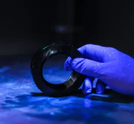 With a stationary facility for dye penetration testing, we can visually determine irregularities and cracks on parts. Using a fluorescent dye, it is possible to make  pores and cracks visible in the UV light. N
